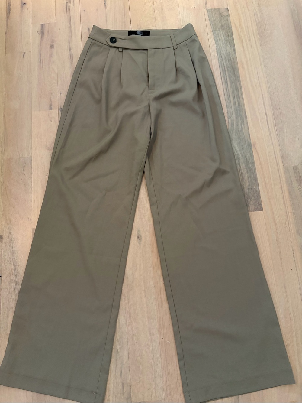 Wide-Leg Trousers in Olive Tan